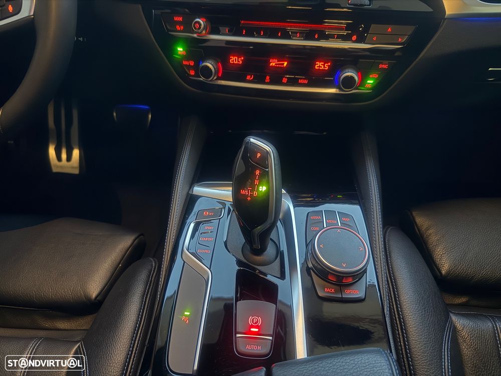 BMW 520 d Pack Desportivo M Auto - 34