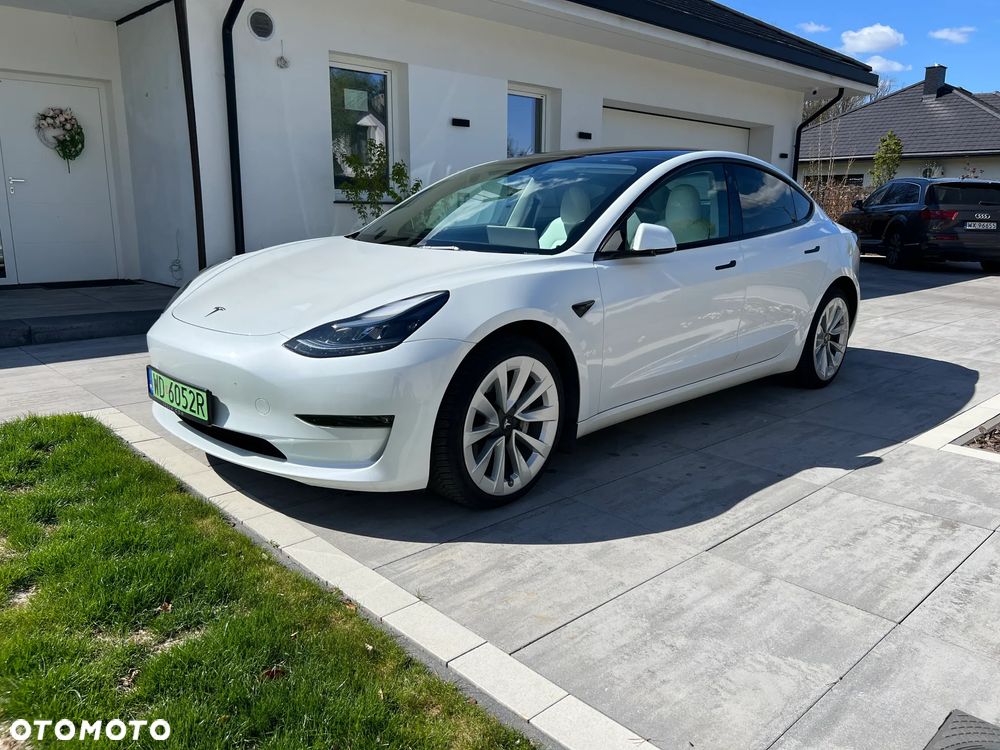 Tesla Model 3 - 1