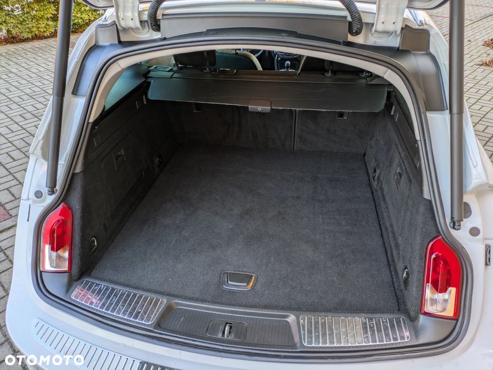 Opel Insignia ver-sports-tourer-2-0-diesel-edition - 17