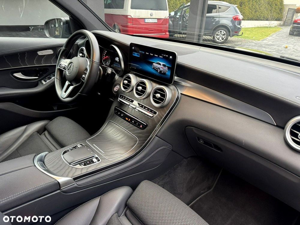 Mercedes-Benz GLC 300 e 4-Matic - 19