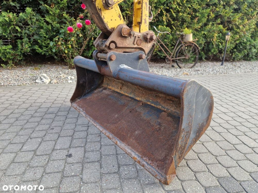 Komatsu WB 93R - 15