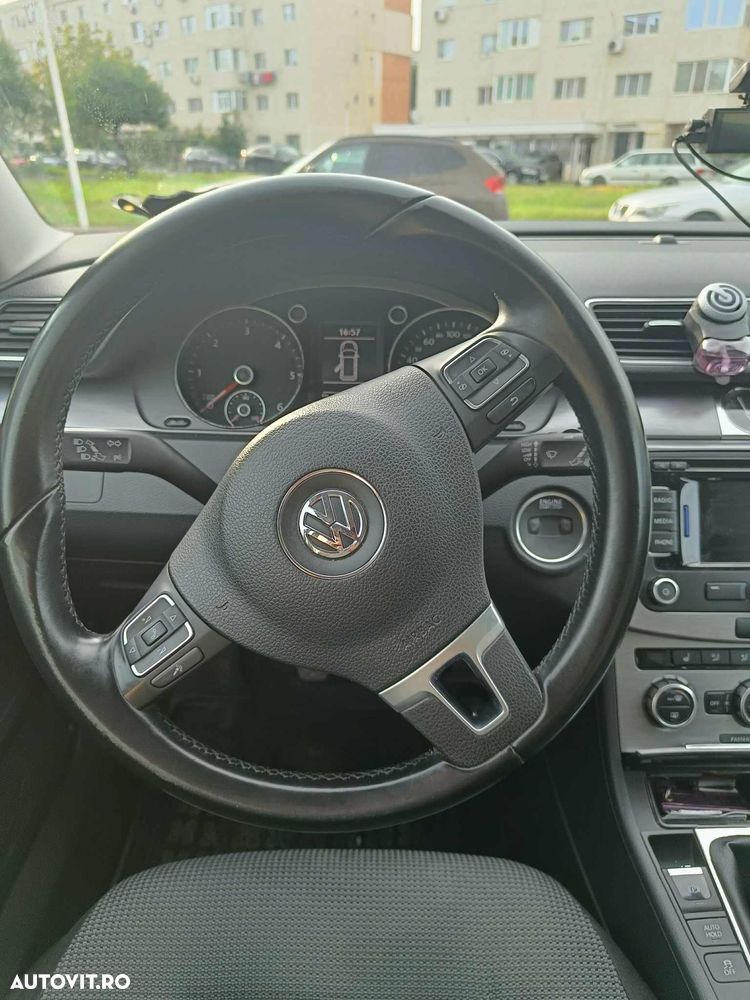 Volkswagen Passat 2.0 Blue TDI SCR Comfortline - 3