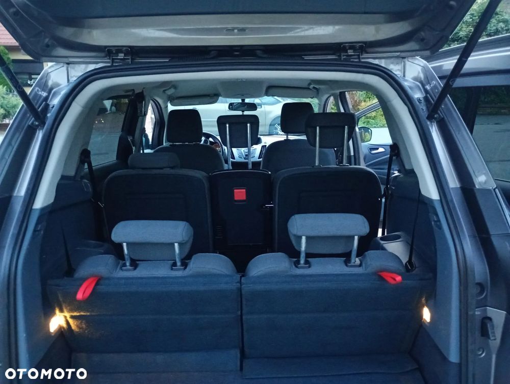 Ford Grand C-MAX - 25
