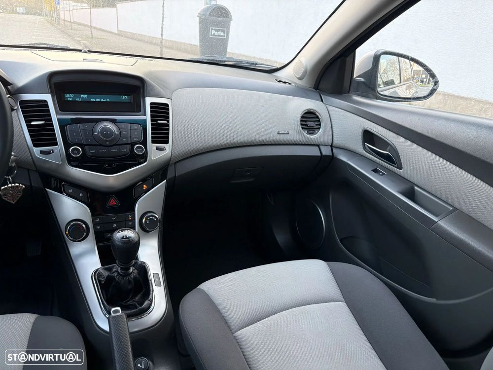 Chevrolet Cruze 1.6 LS - 20