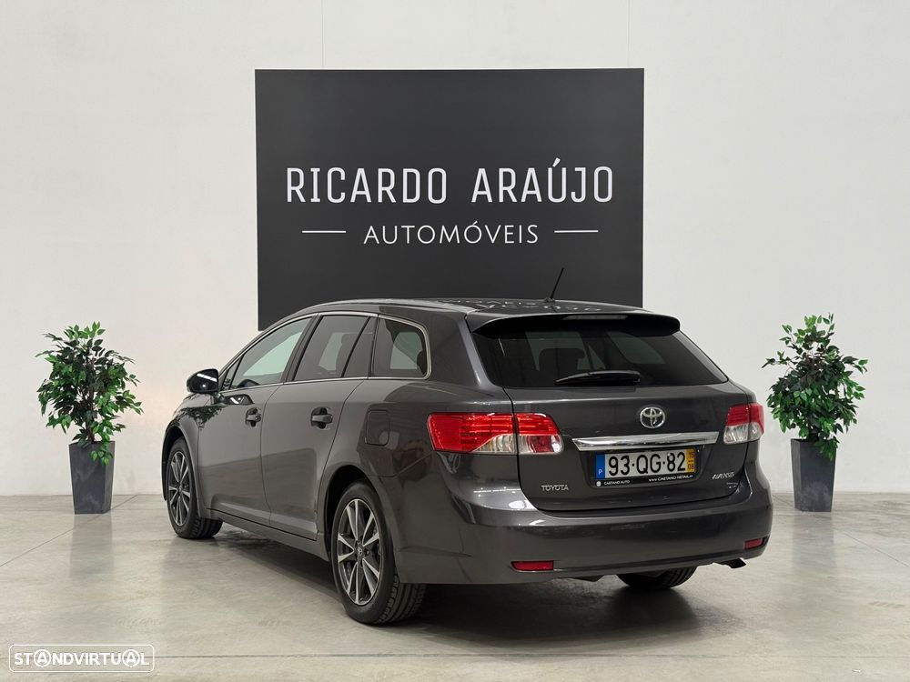 Toyota Avensis SW 2.0 D-4D Luxury - 3