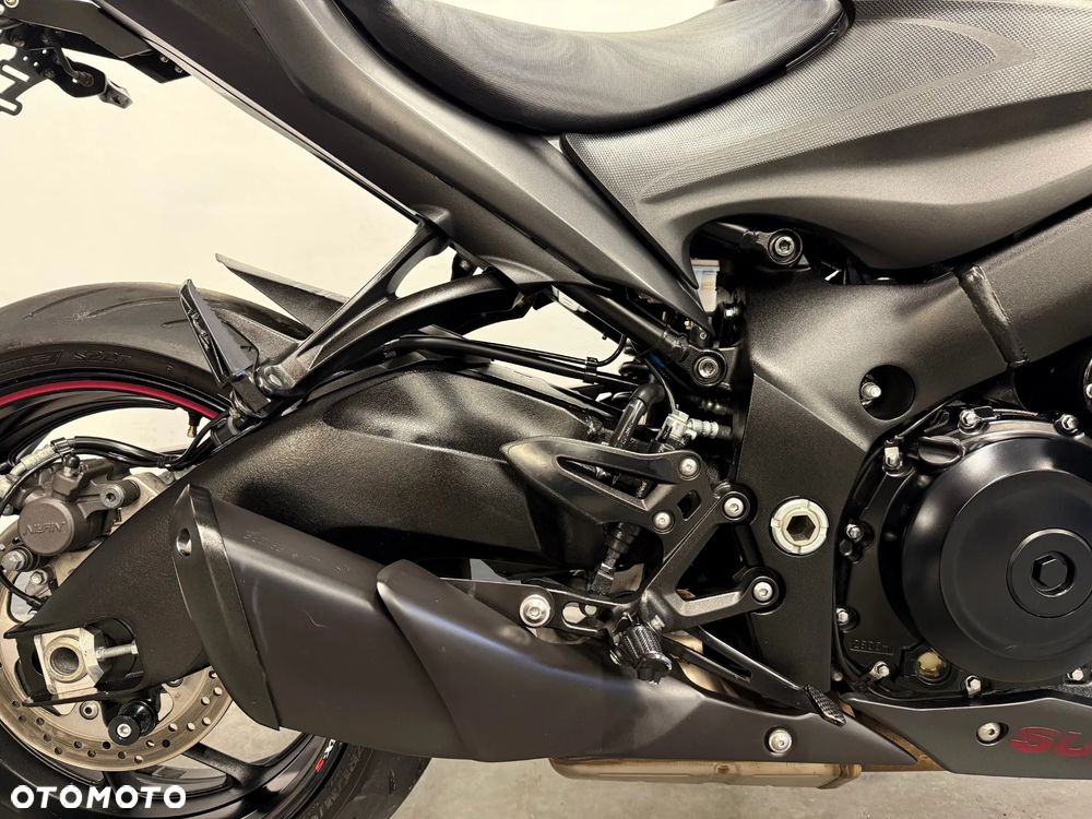 Suzuki GSX - 32