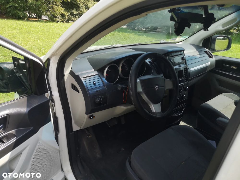 Dodge Caravan - 27