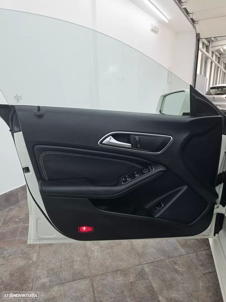 Mercedes-Benz CLA 180 d Urban - 41