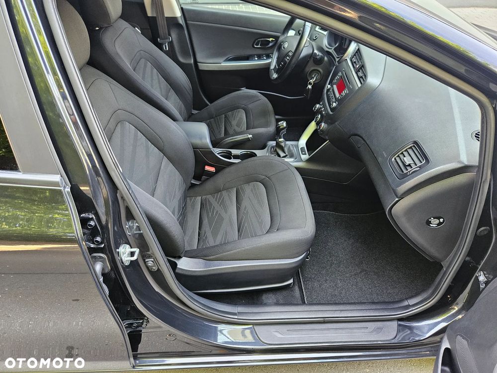 Kia Ceed 1.4 CVVT Dream-Team Edition - 16