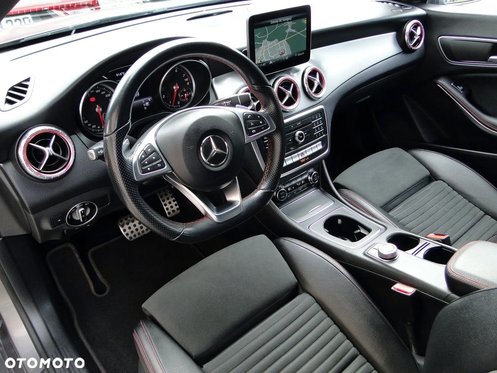 Mercedes-Benz CLA 200 7G-DCT AMG Line - 14
