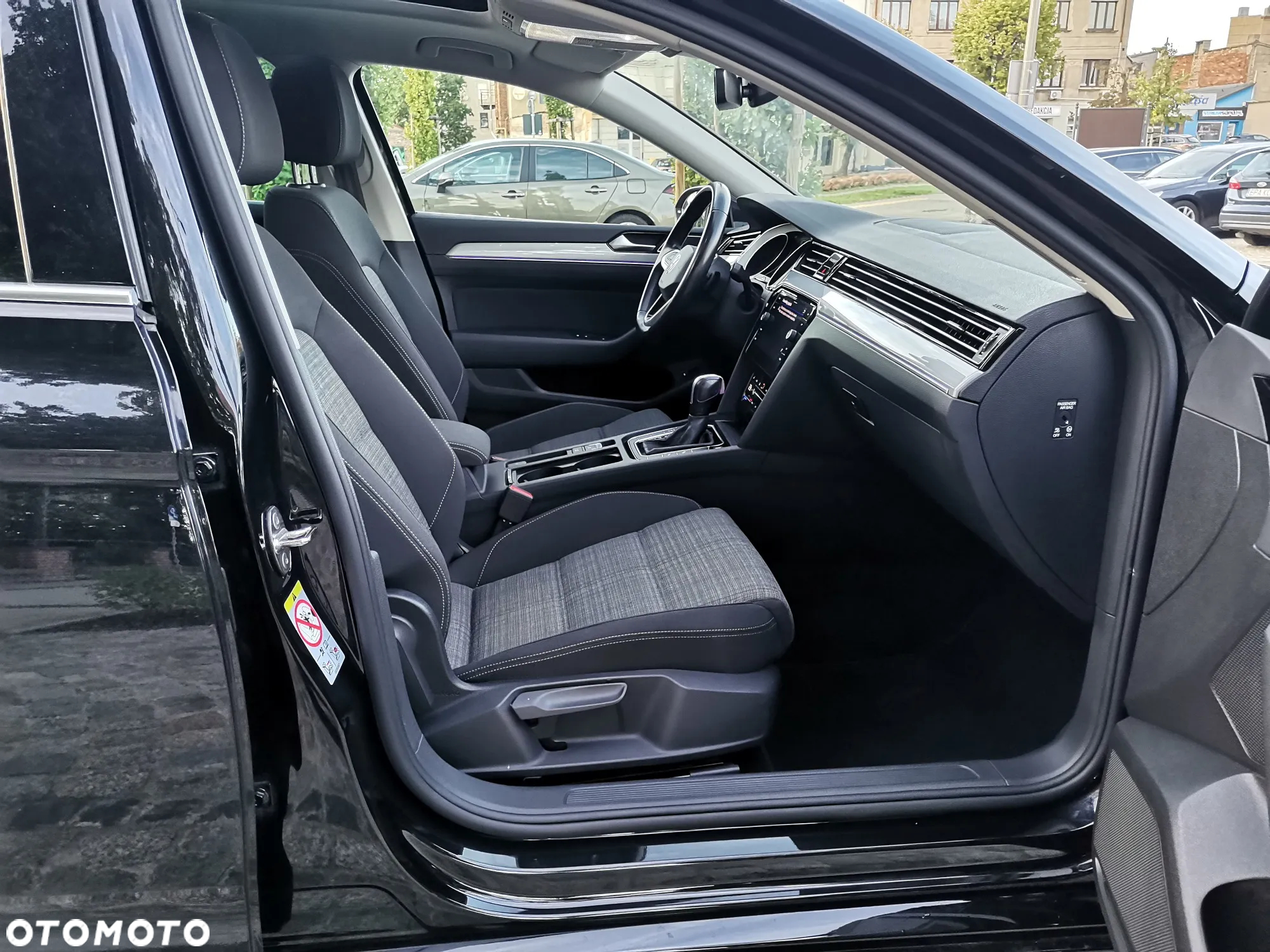 Volkswagen Passat Variant 2.0 TDI SCR DSG Elegance - 16