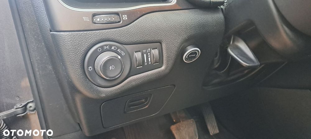 Jeep Cherokee - 18
