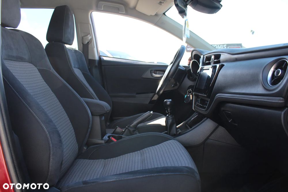 Toyota Auris 1.6 Premium Comfort - 29