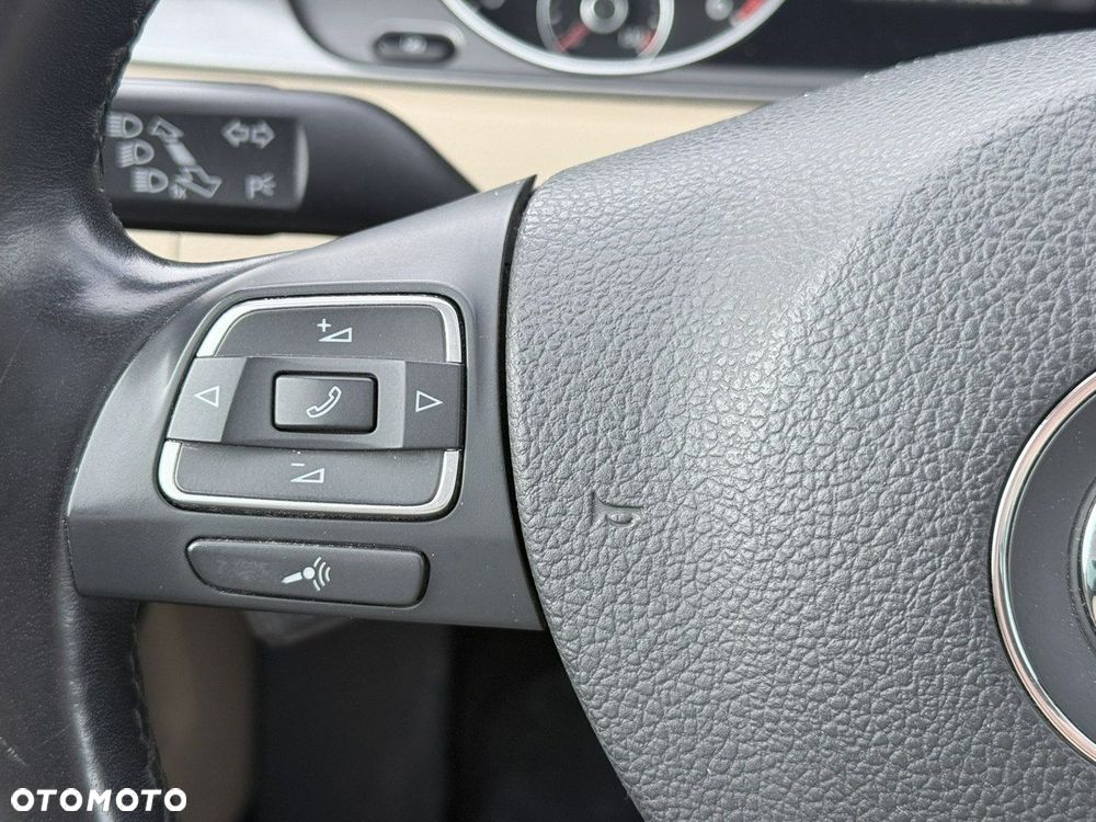 Volkswagen Passat - 14