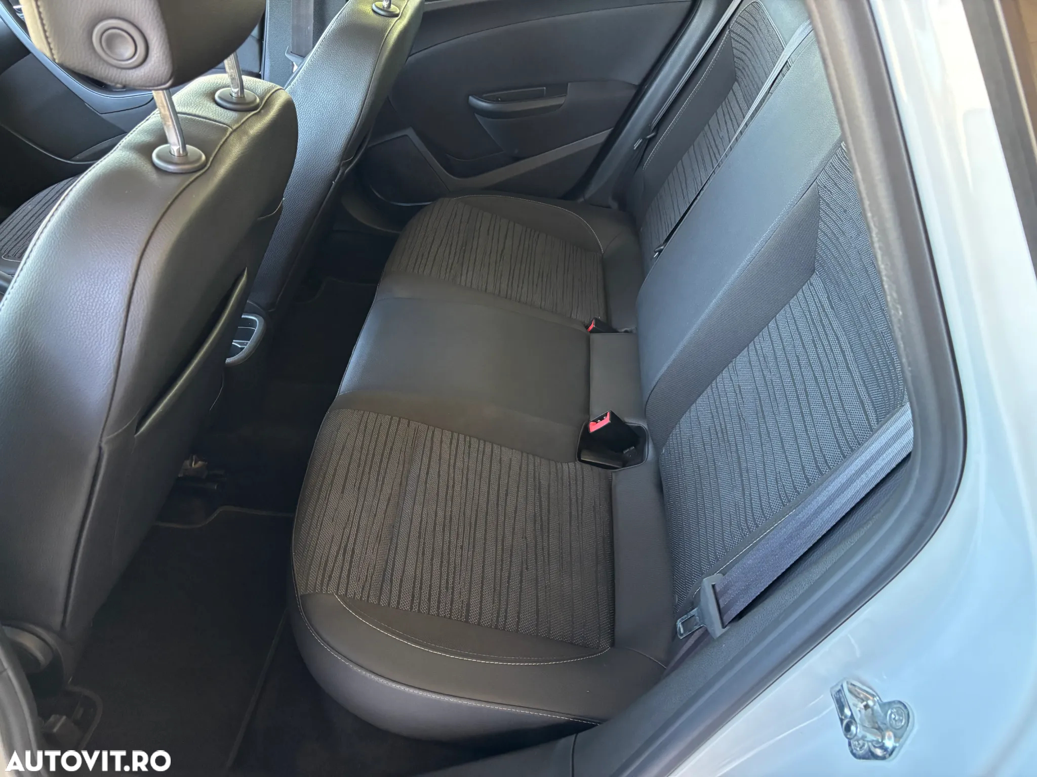 Opel Astra 1.4 ECOTEC Turbo Active - 28