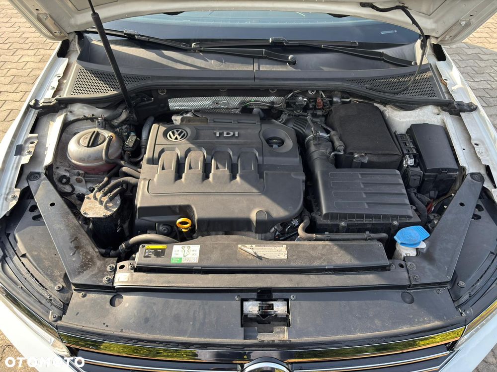 Volkswagen Passat 2.0 TDI SCR DSG Elegance - 23