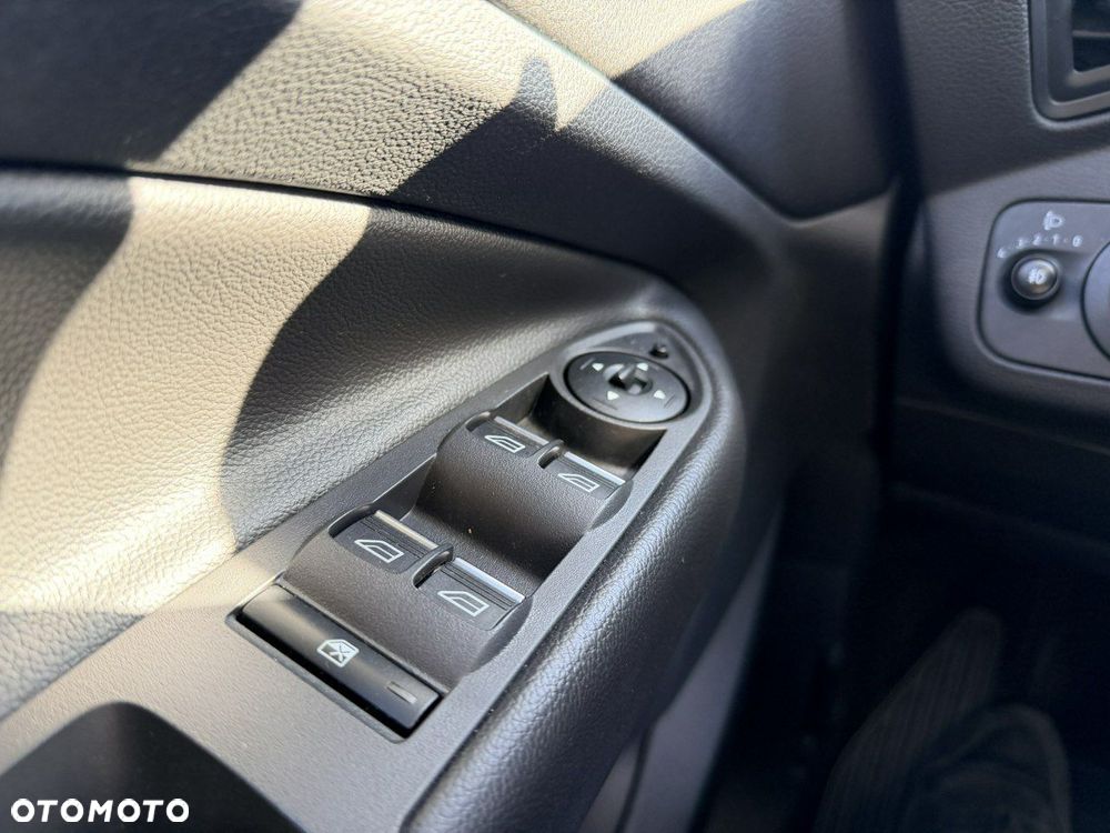 Ford Kuga 2.0 TDCi 4x2 Trend - 25