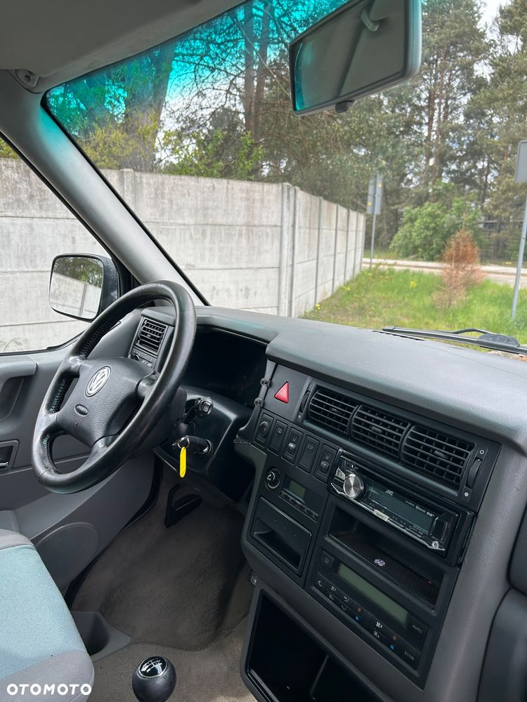 Volkswagen Multivan - 13