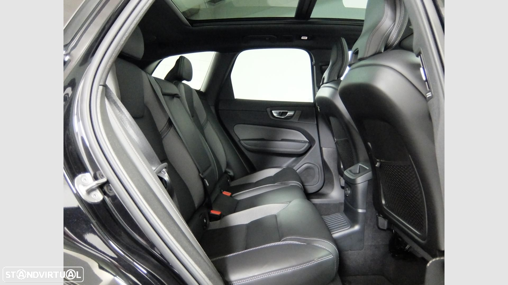 Volvo XC 60 2.0 T6 PHEV Black Edition AWD - 14