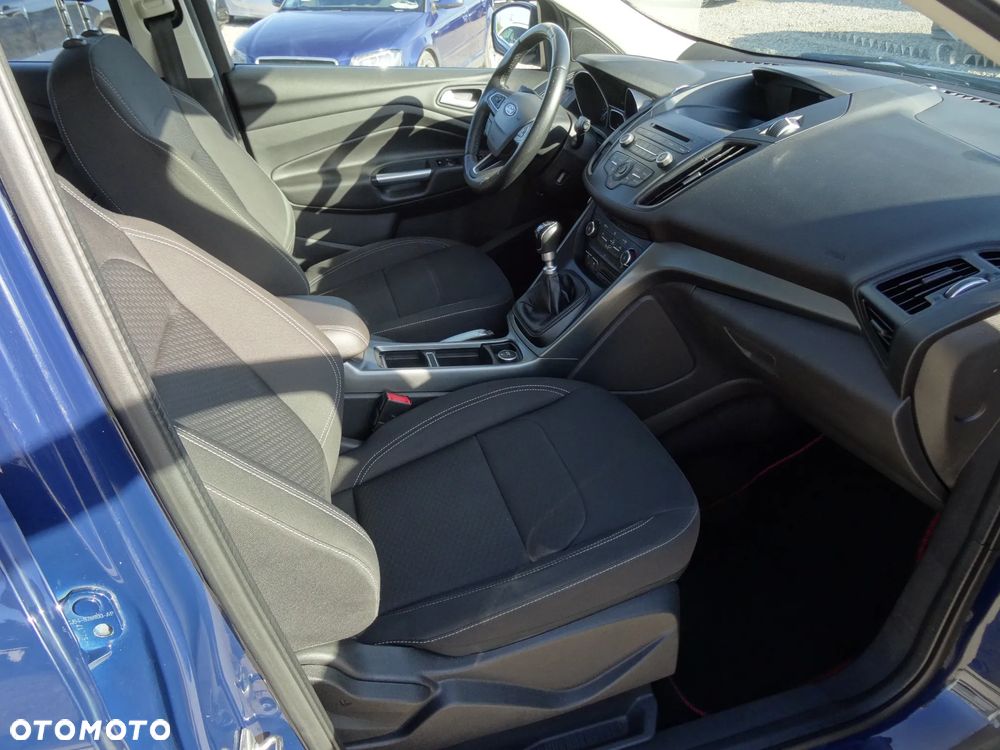 Ford Kuga - 12