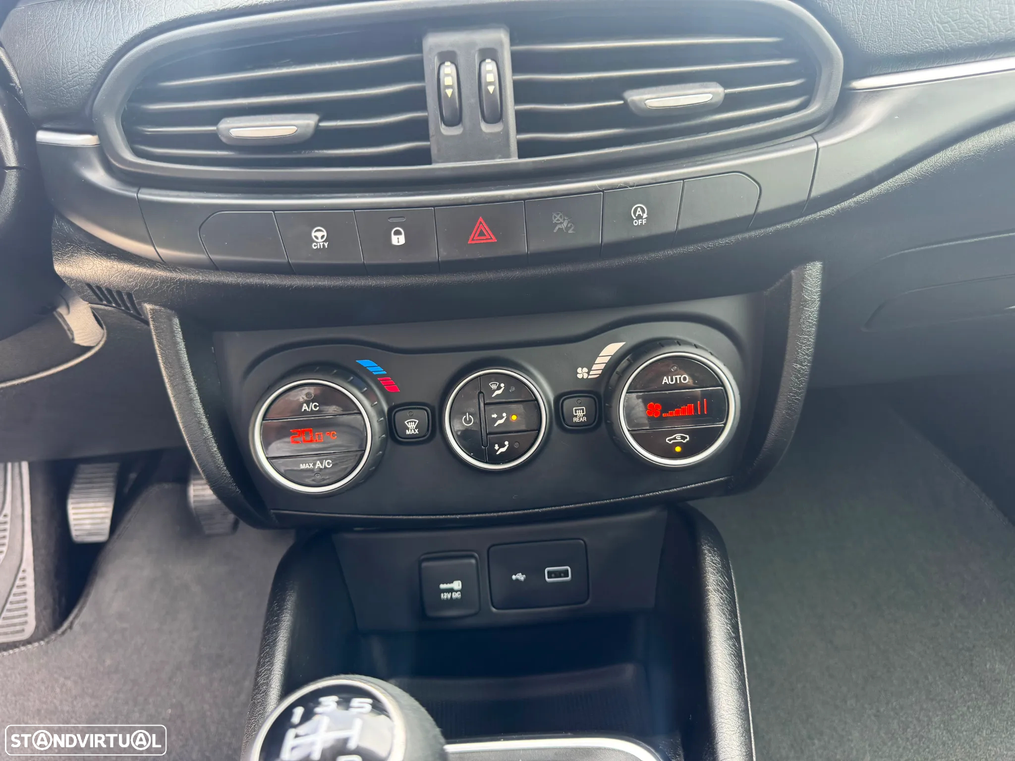 Fiat Tipo Station Wagon 1.3 M-Jet Lounge - 24