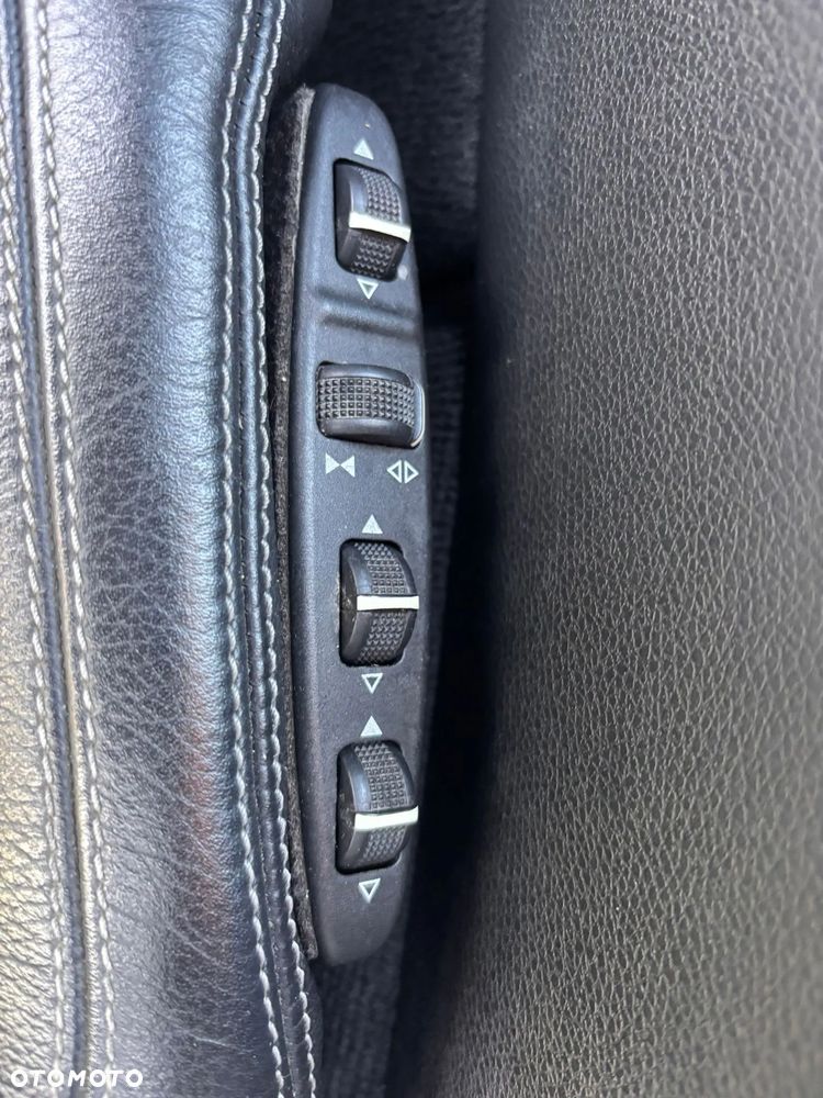 Mercedes-Benz Klasa E 250 CDI 7G-TRONIC - 23