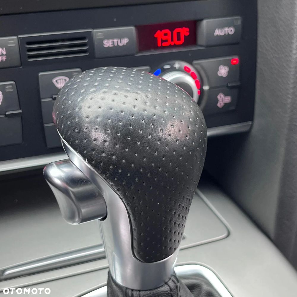 Audi A6 Avant 3.0 TDI DPF quattro tiptronic - 16