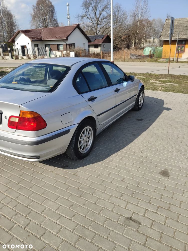 BMW Seria 3 318i - 6