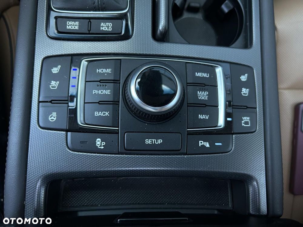 Hyundai Genesis - 35