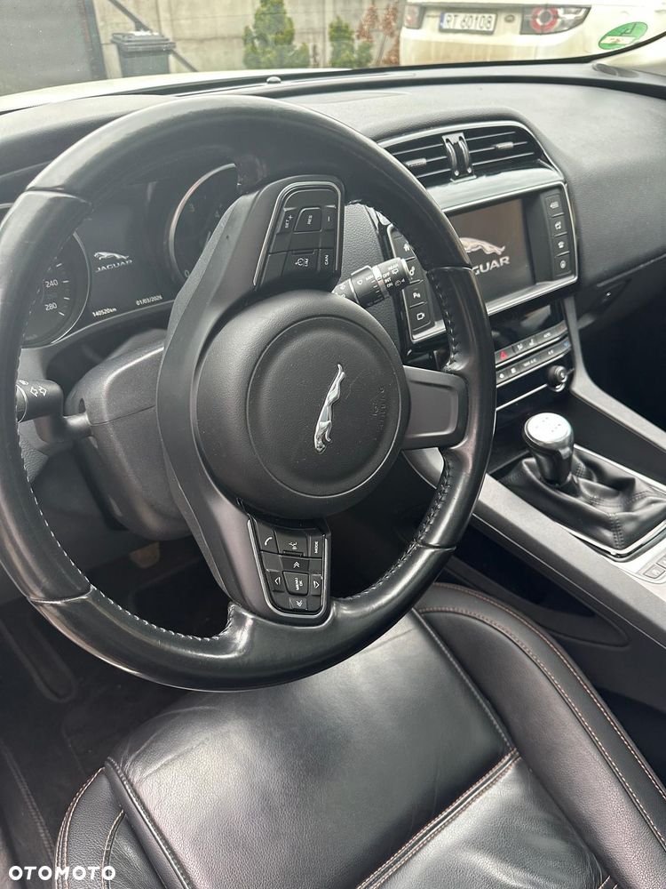 Jaguar F-Pace - 10