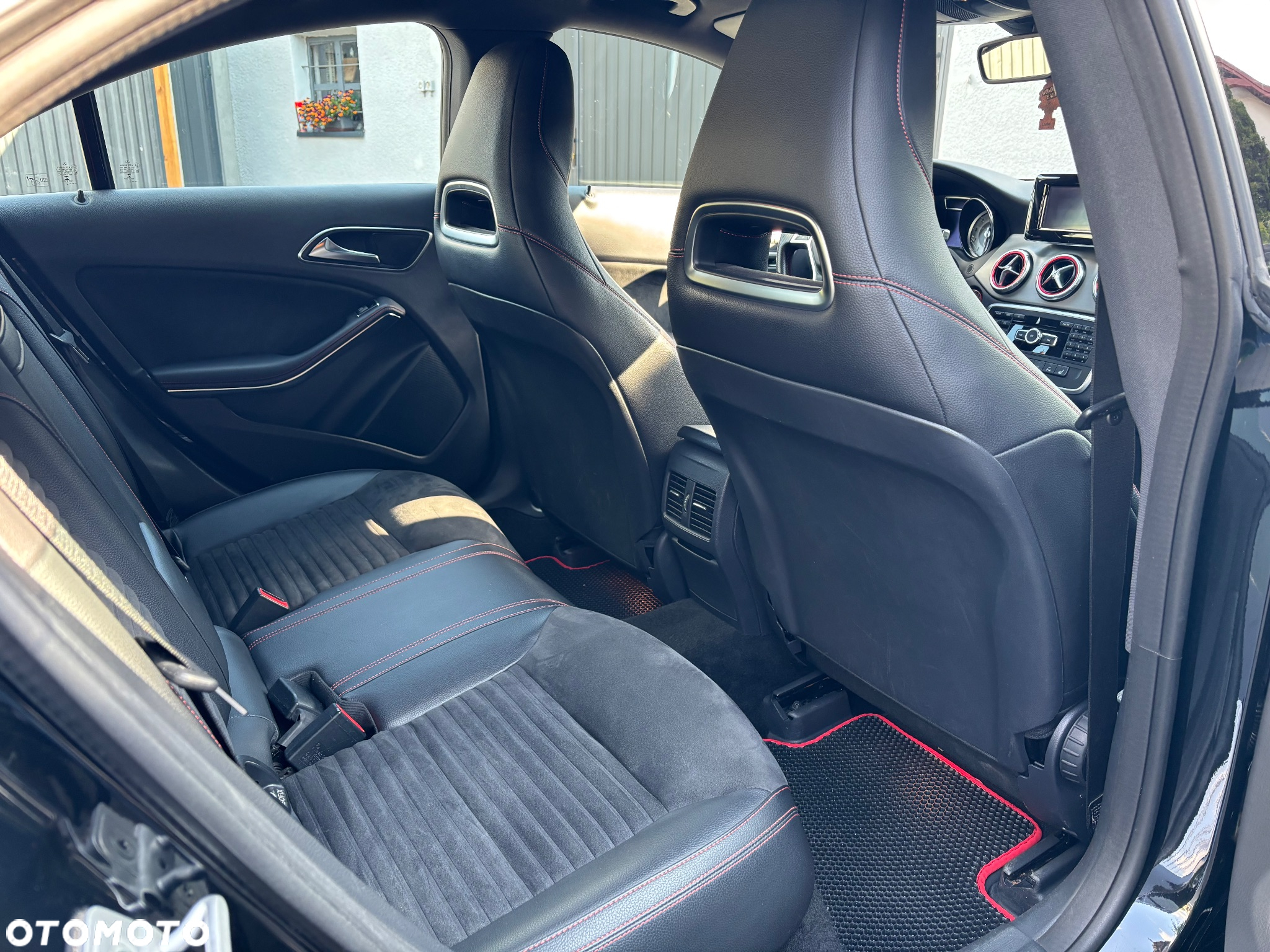 Mercedes-Benz CLA - 10