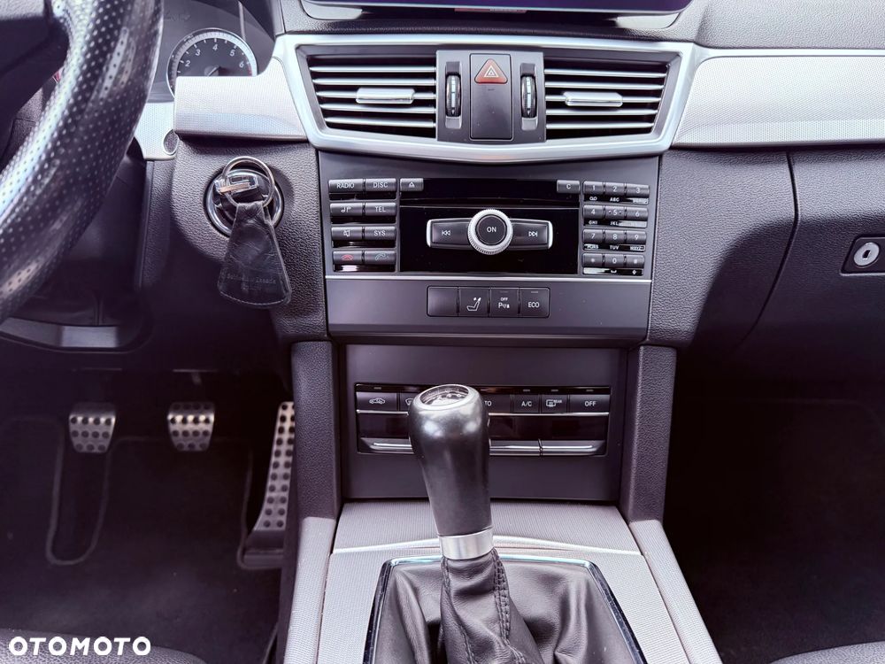 Mercedes-Benz Klasa E 200 CGI BlueEffICIENCY - 19