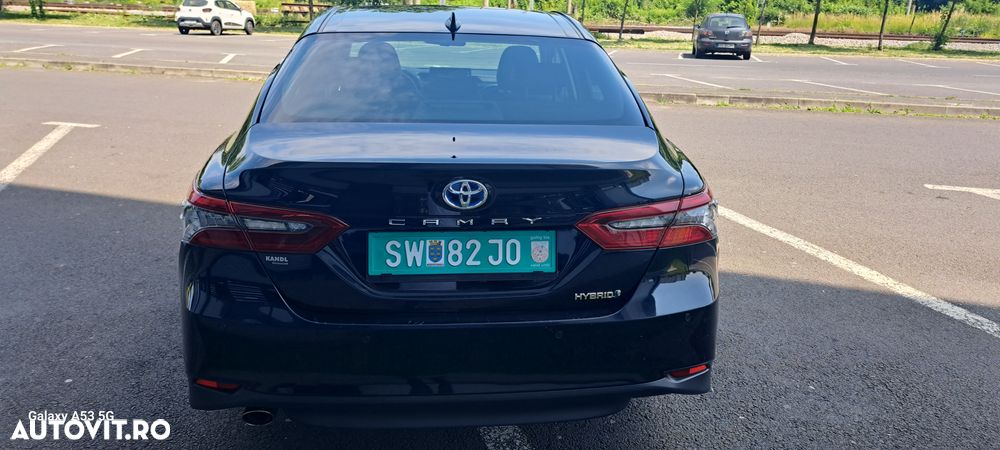Toyota Camry Luxury - 5