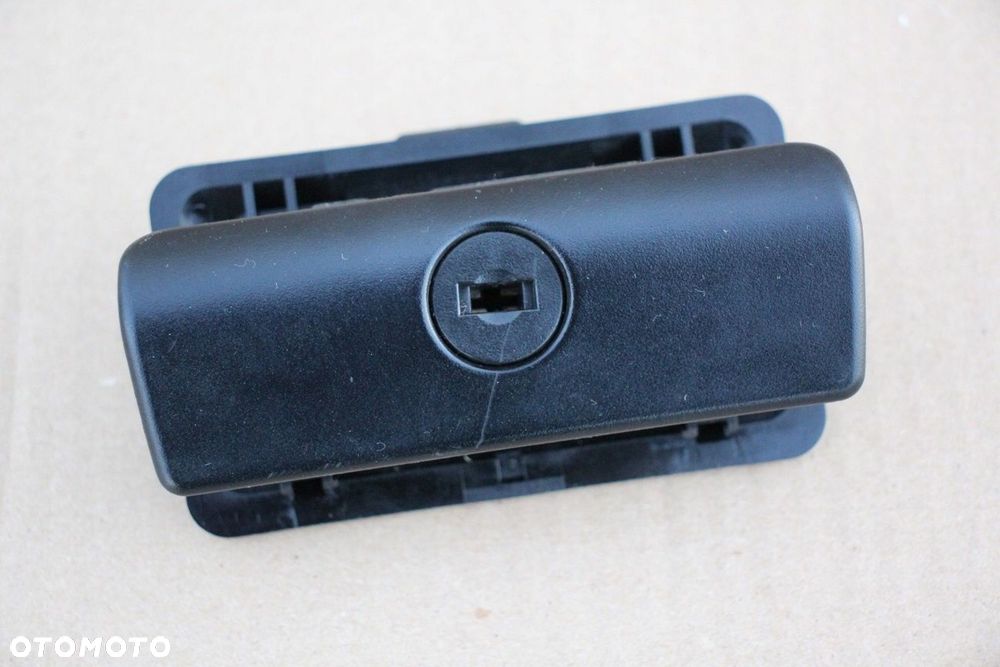 Klamka zamek schowka BMW e39 super stan oryginał - 1