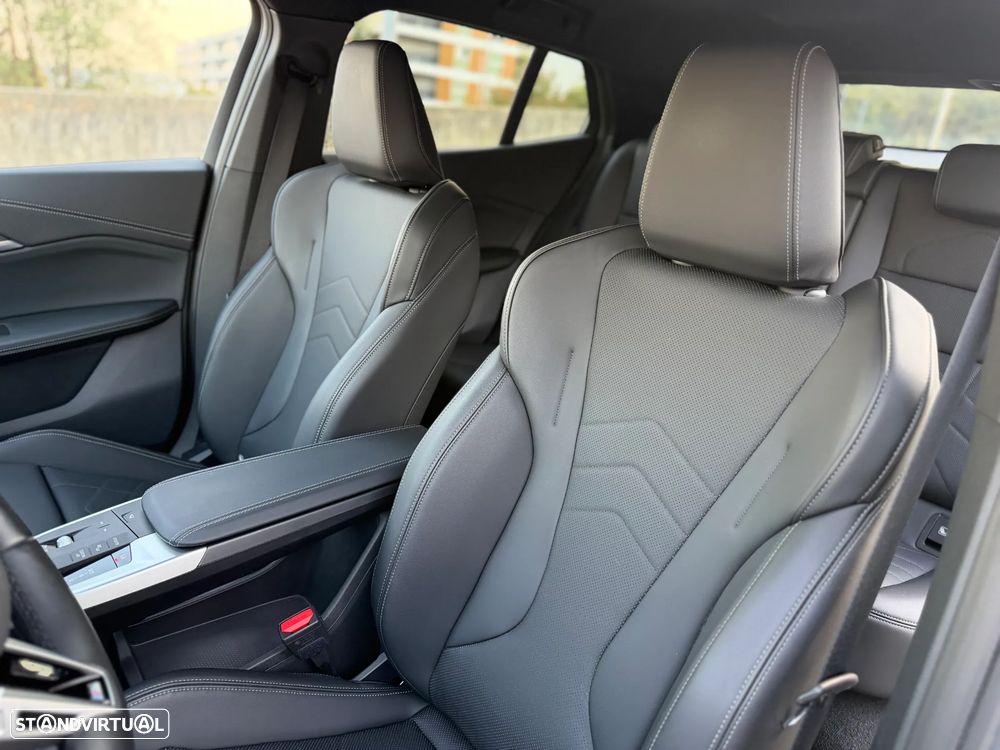 BMW iX2 eDrive20 Pack Desportivo M - 8