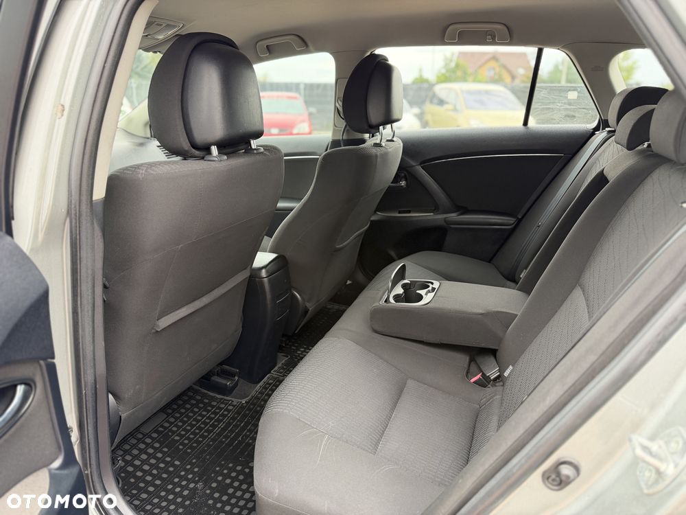 Toyota Avensis - 8