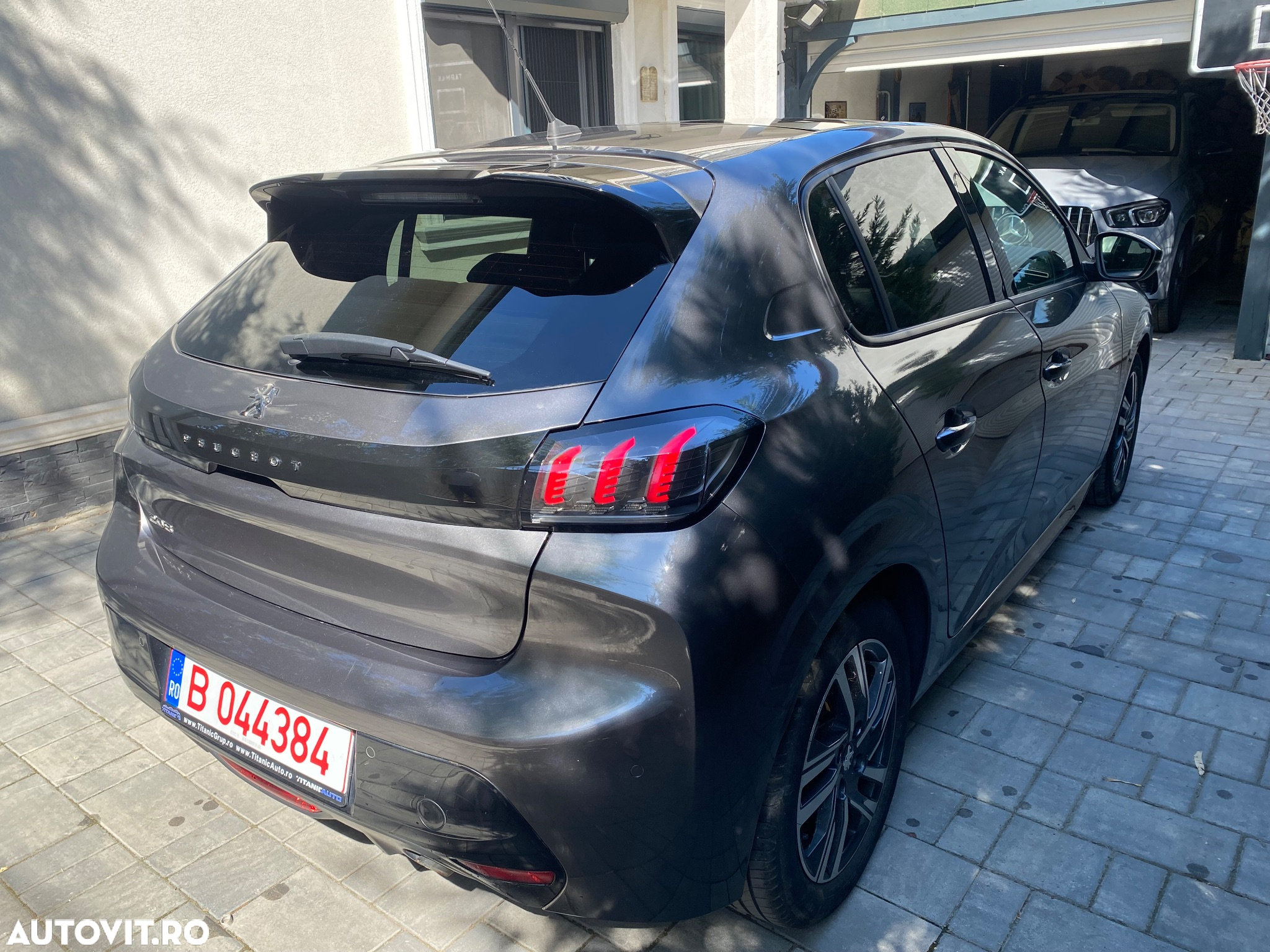 Peugeot 208 PureTech 100 EAT8 Allure Pack - 8