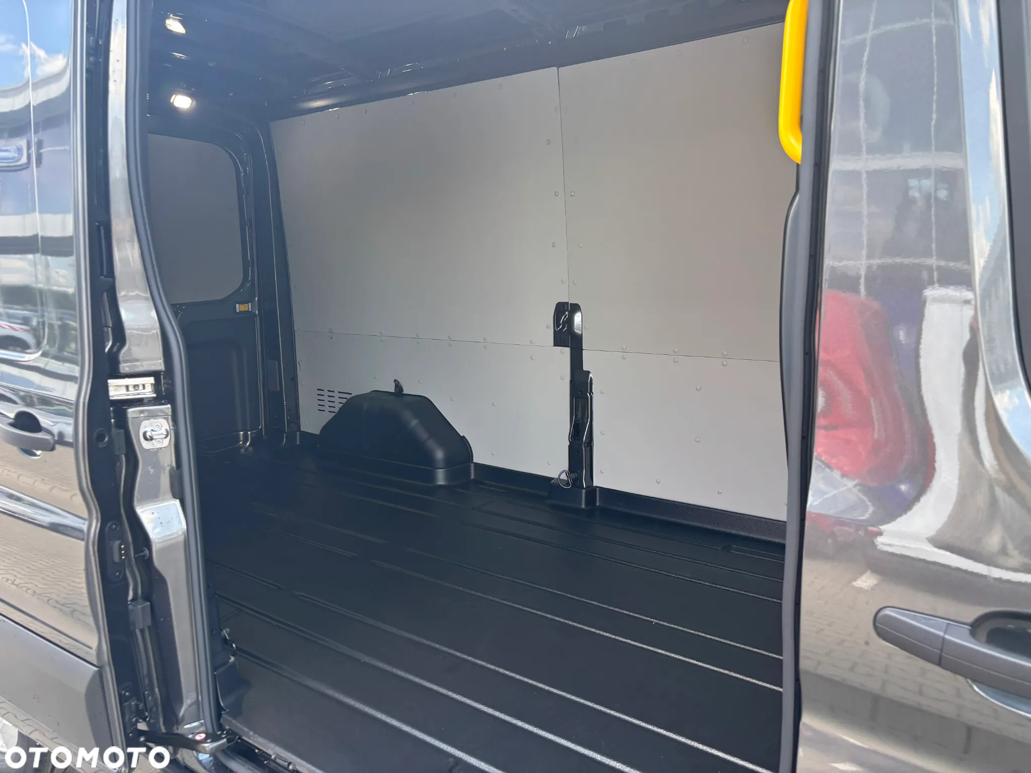 Ford Transit - 12
