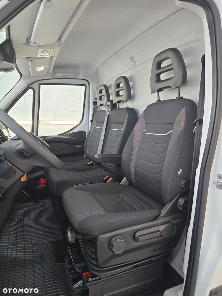 Iveco DAILY 35C16 / 50C16 KONTENER 8PALET WINDA DHOLLANDIA 750Kg 41Tyś km SERWIS ASO IVECO DO OSTATNIEGO Km STAN NOWY NOWY NOWY NA GWARANCJI BOGATA OPCJA WYPOSAŻENIA ASYSTENTY KIEROWCY TEMPOMAT KLIMA KAMERA COFANIA FOTEL KIEROWCY PNEŁMATYCZNY - 32