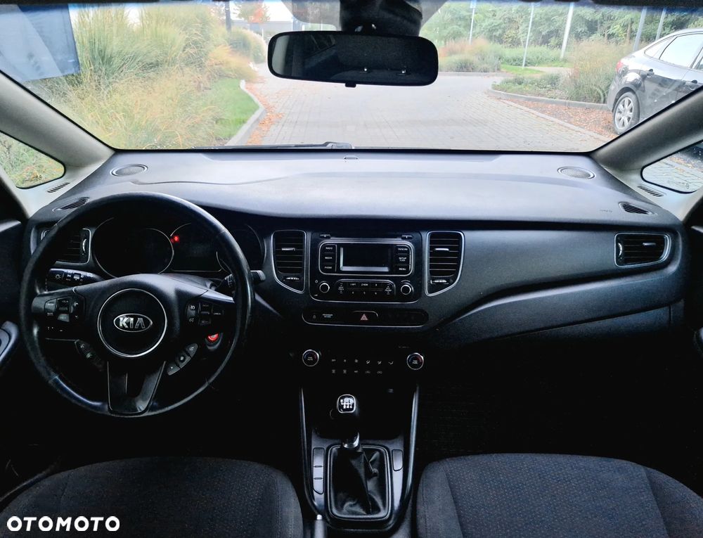 Kia Carens - 8