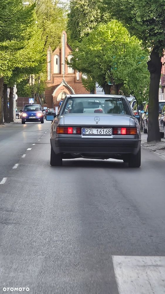 Mercedes-Benz W201 (190) - 5