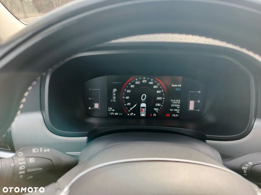 Volvo V90 D5 AWD Momentum - 9