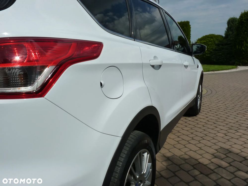Ford Kuga 2.0 TDCi 2x4 Titanium - 13