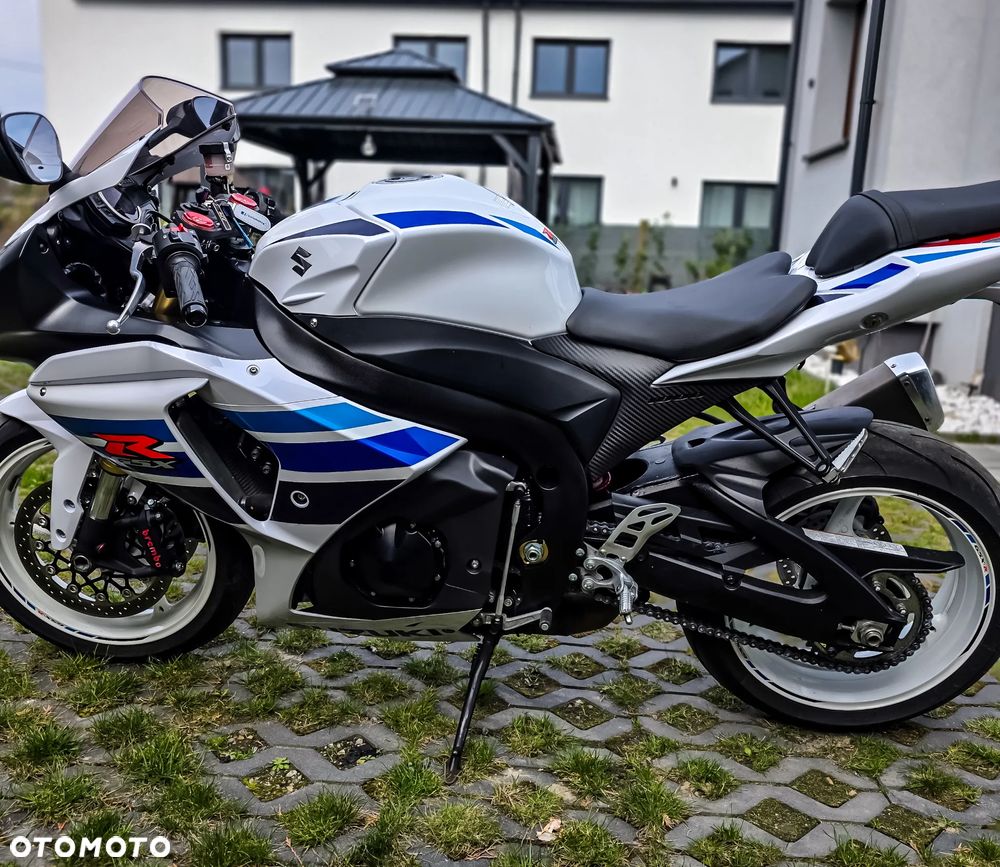 Suzuki GSX-R - 6