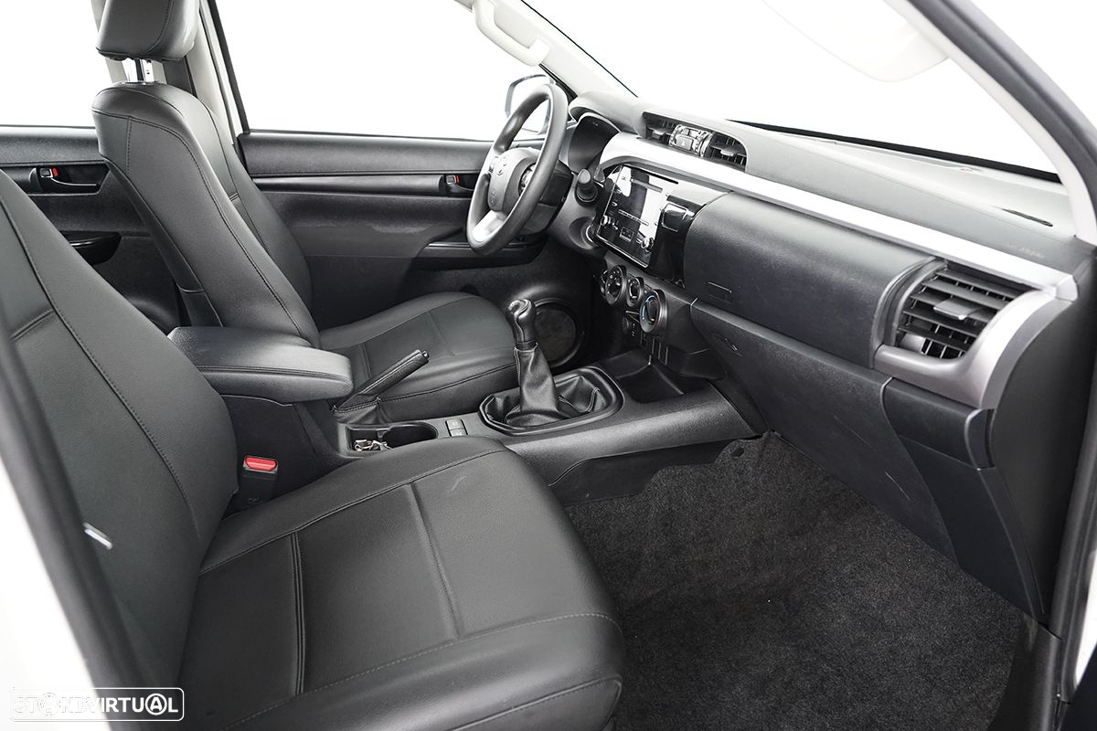 Toyota Hilux 2.4 D-4D 4WD CD CM - 18