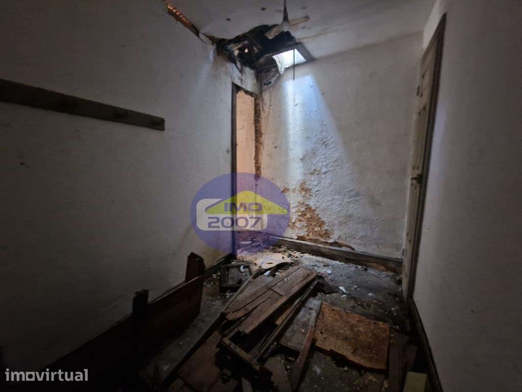 Moradia para Restauro em Esmoriz - Grande imagem: 4/9