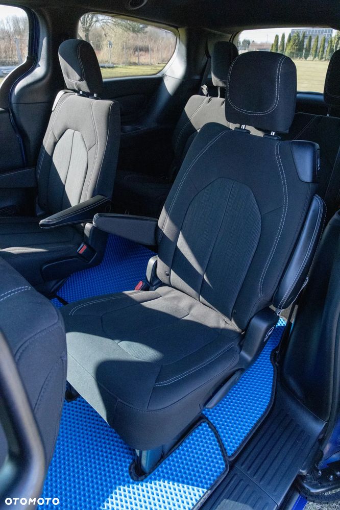 Chrysler Pacifica - 40