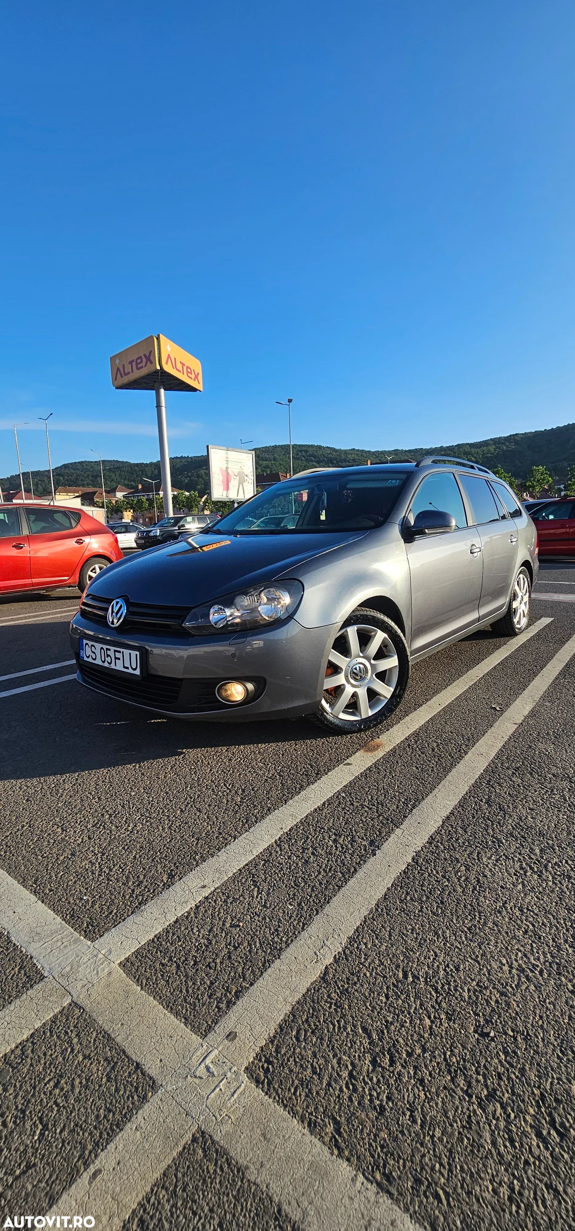 Volkswagen Golf - 1