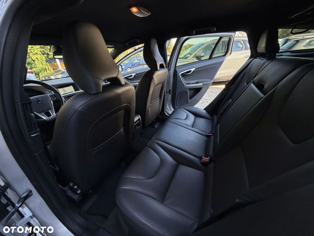 Volvo V60 Cross Country - 20