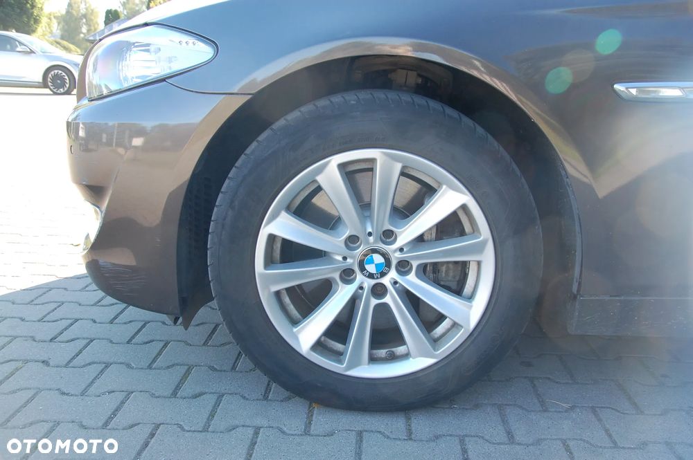 BMW Seria 5 525d - 16
